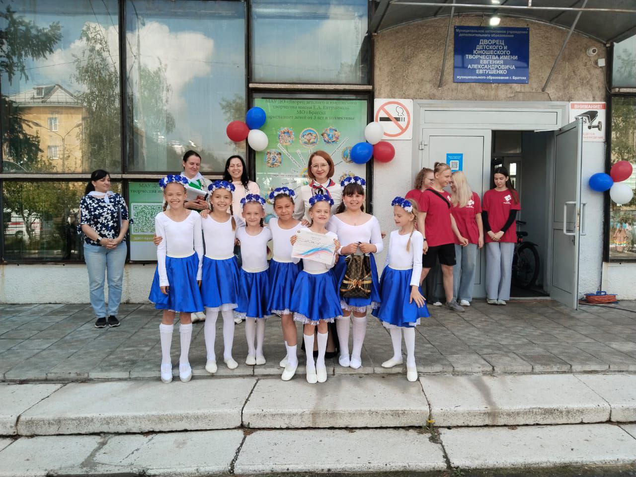 Конкурс живых плакатов.